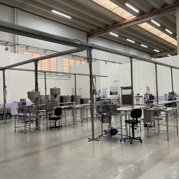Estrutura industrial para fabricação de produtos capilares
