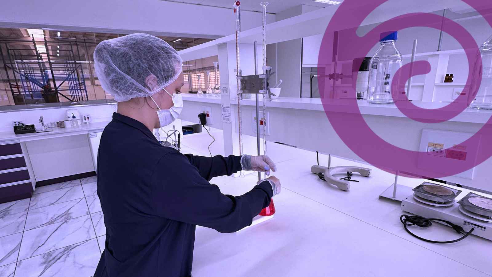 Teste de estabilidade cosmética em laboratório de controle de qualidade